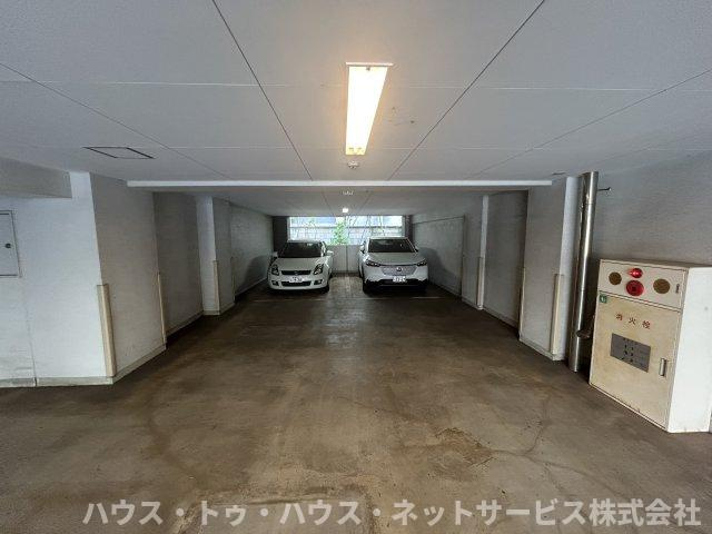 第18シントウキョウビルの駐車場
