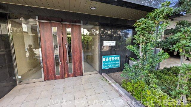 第18シントウキョウビルのエントランス