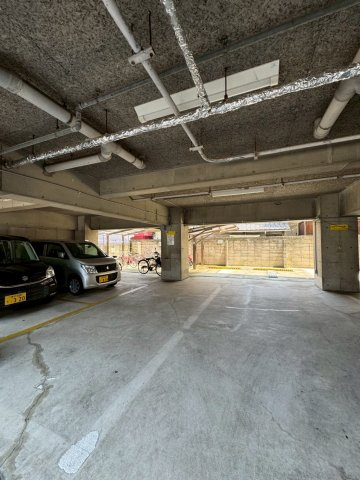 澤村マンションの駐車場