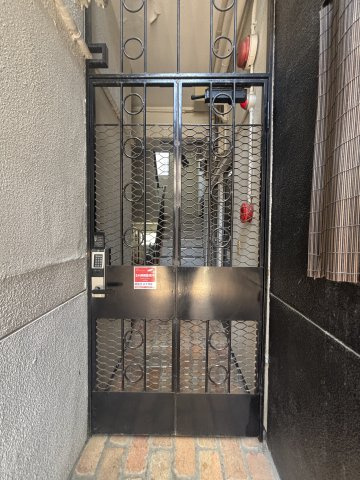 林マンションのエントランス