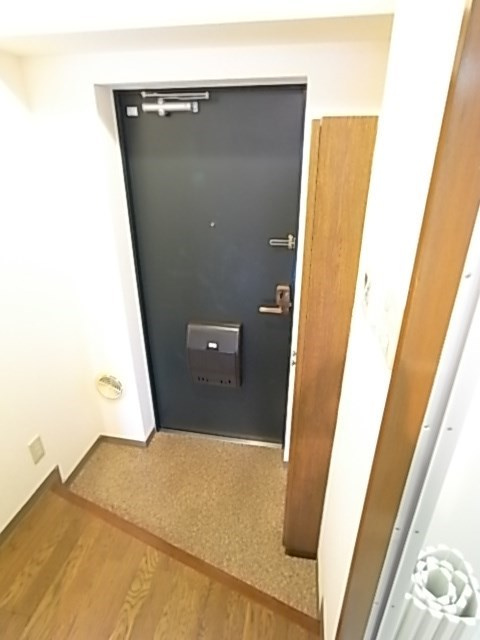 東神ビルの玄関