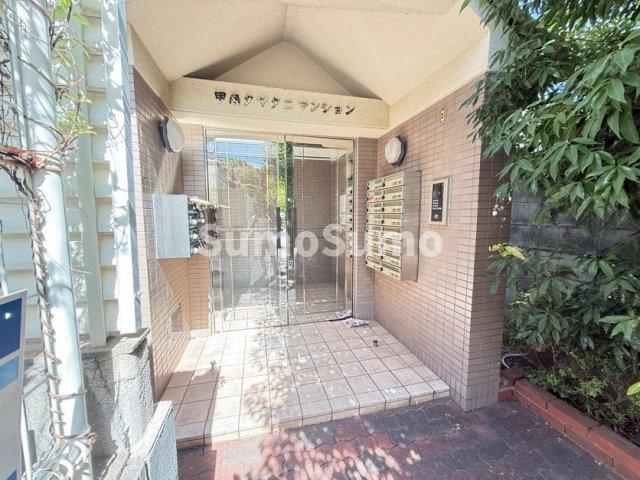 甲南タマタニマンションのエントランス