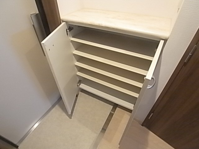 東灘OMパレスの玄関