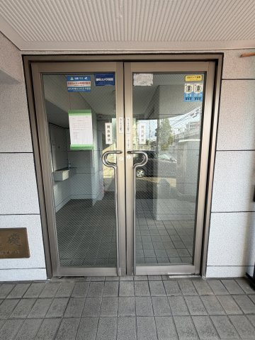 澤村マンションのエントランス