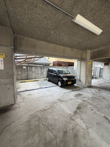 澤村マンションの駐車場
