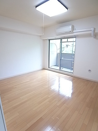 アクアプレイス新神戸駅前の洋室