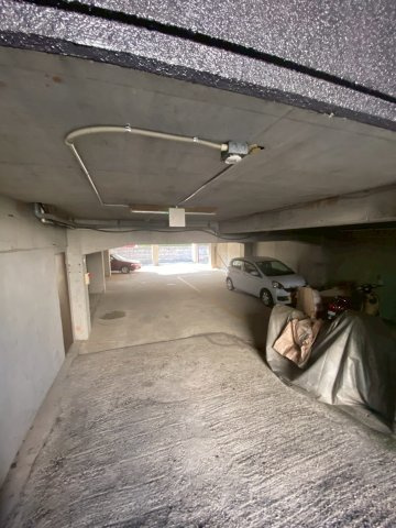 白川台ハイツの駐車場
