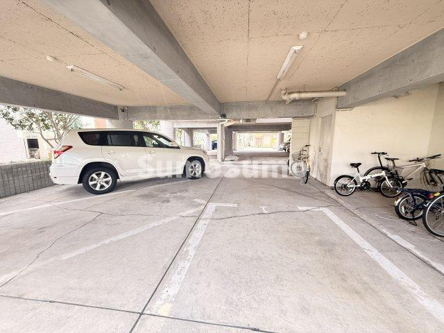 東灘プレイスの駐車場