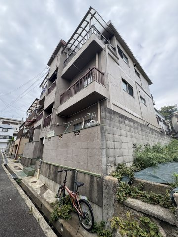 津﨑マンションの外観