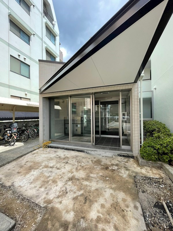神戸市東灘区森北町１丁目の賃貸マンションのエントランス