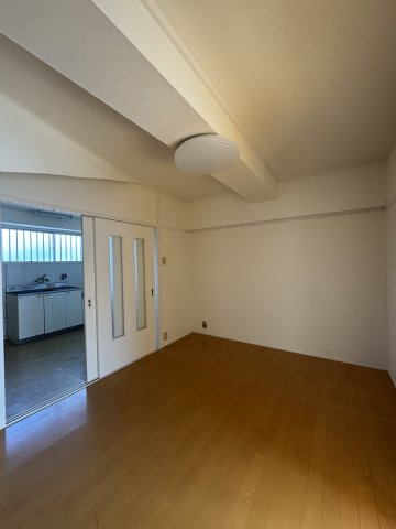 白川台ハイツの洋室