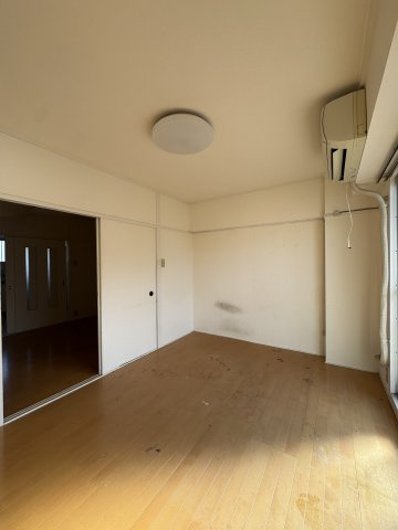 白川台ハイツの洋室