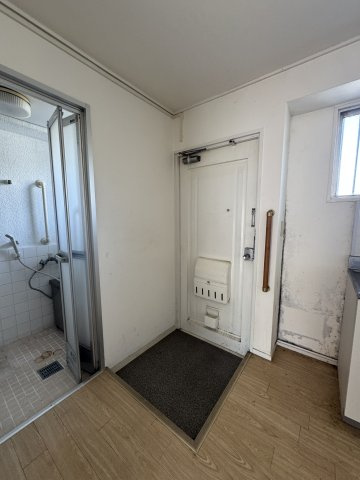 白川台ハイツの玄関