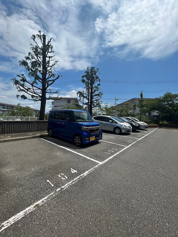 横尾2団地86号棟の駐車場