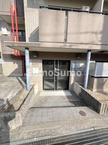 神戸リブプレイス深江南のエントランス|建物の内部です