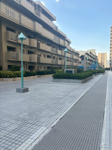 エバーグリーンポートアイランド　２号棟の中庭