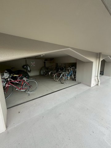 エバーグリーンポートアイランド　２号棟の駐輪場