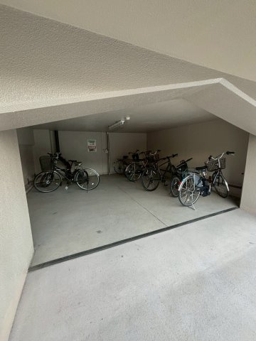 エバーグリーンポートアイランド　２号棟の駐輪場