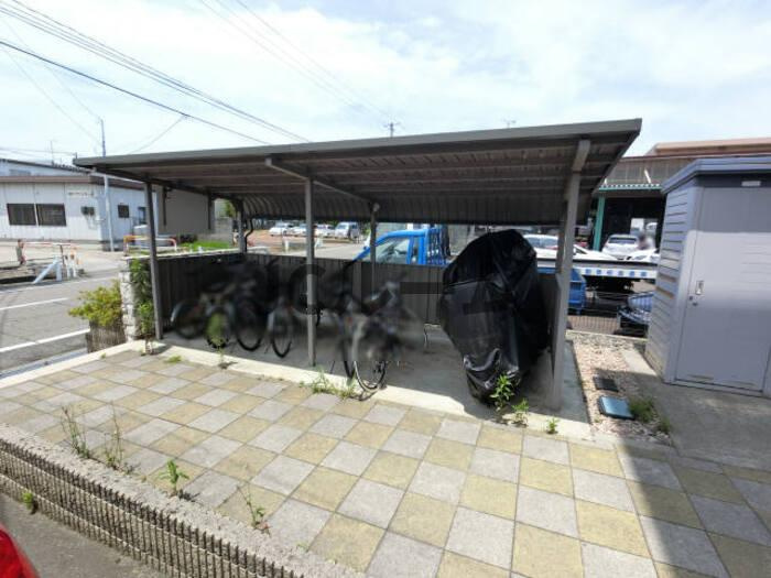 エル・スリー石橋の設備