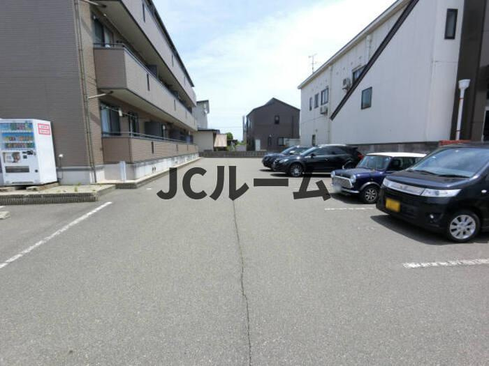 エル・スリー石橋の駐車場