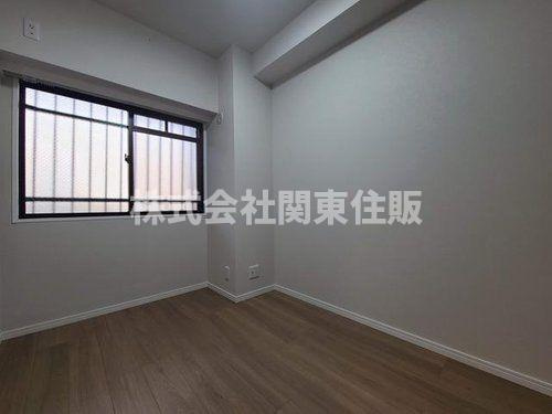 レジデンシャル武蔵浦和ザ・マークプレイスの洋室|こちらの居間で趣味の時間をお楽しみください