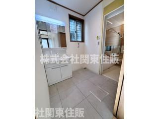 【リフォーム済み】大宮区三橋1丁目　オール電化再生住宅の独立洗面台|独立洗面台、小物を置くことができて便利です