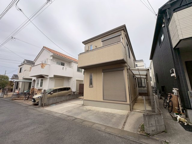 さいたま市緑区大間木２丁目　中古一戸建ての前面道路含む現地写真