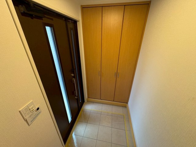 さいたま市緑区大間木２丁目　中古一戸建ての玄関