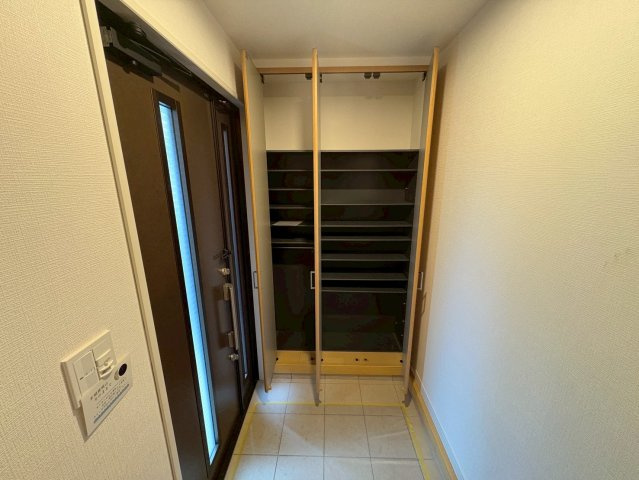 さいたま市緑区大間木２丁目　中古一戸建ての玄関