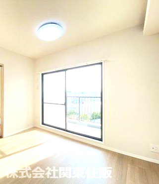 コスモ浦和埼大通り弐番館の居間・リビング