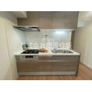 ライオンズマンション東川口第2のキッチン|コンパクトなキッチンで掃除もラクラク