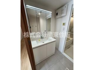 レーベンハイム戸田公園アクアシティの独立洗面台|独立洗面台、小物を置くことができて便利です