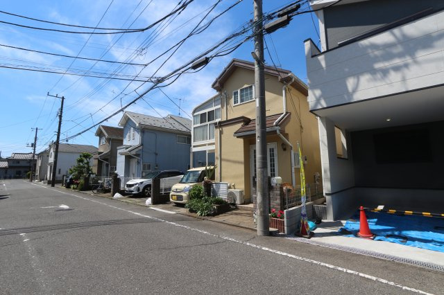 【KEIAI　Grace】小平大沼町４期の外観|食器洗乾燥機+浄水器を搭載したシステムキッチン。キッチン横には便利なパントリーを設計。