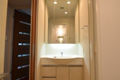 【独立洗面台】 | リベルテ月島 | 独立洗面台あり、毎朝おしゃれに忙しい女性の方におすすめです