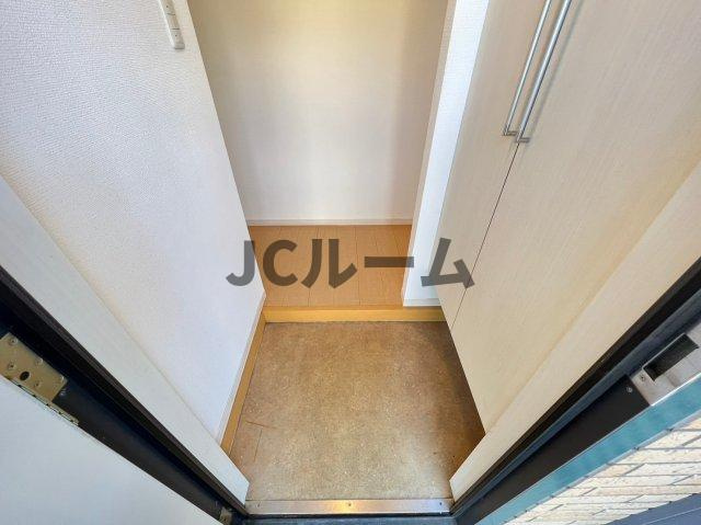 グランシャトーＢの玄関|反転タイプの部屋の写真です