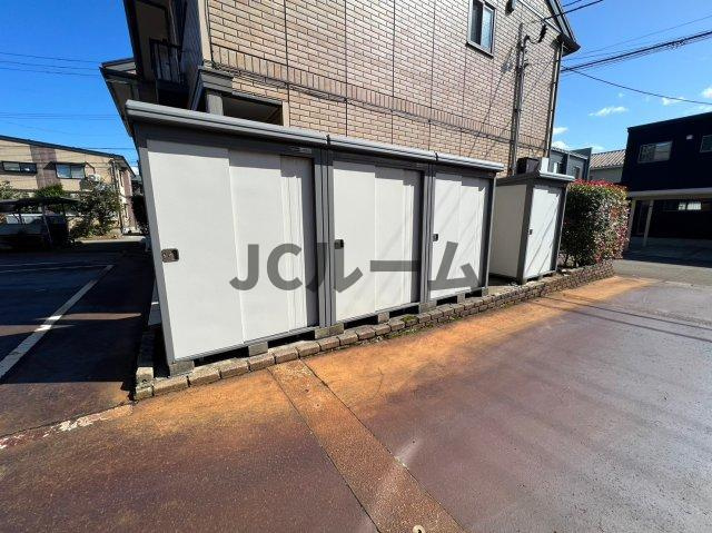 グランシャトーＢの駐車場