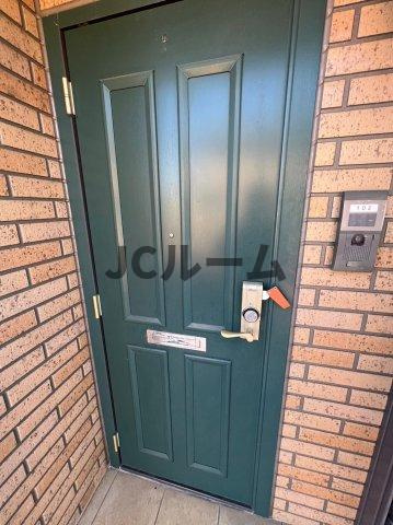 グランシャトーＢのエントランス|反転タイプの部屋の写真です