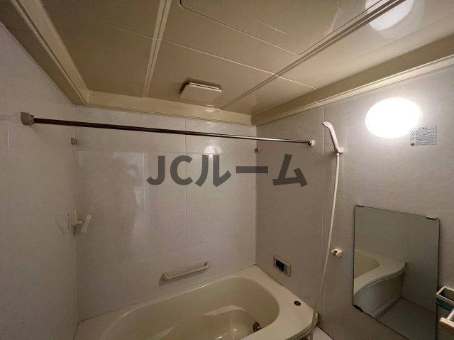 グランシャトーＢの浴室|反転タイプの部屋の写真です