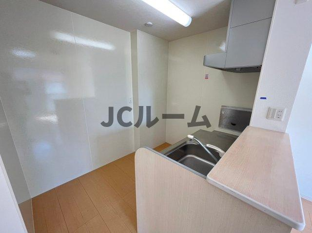 グランシャトーＢのキッチン|反転タイプの部屋の写真です