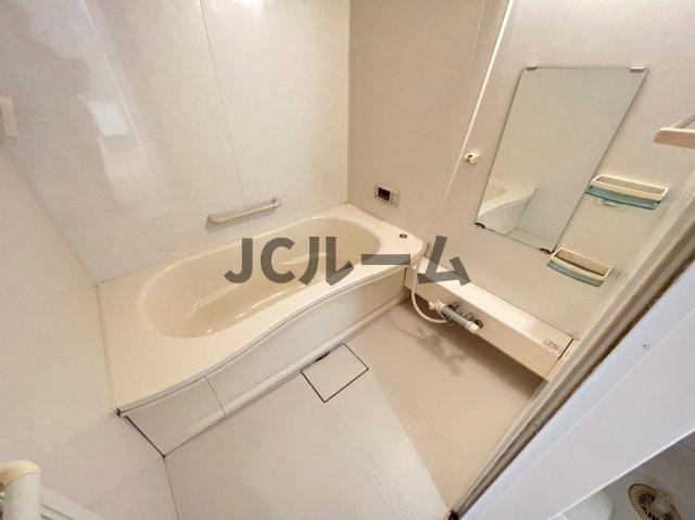 グランシャトーＢの浴室|反転タイプの部屋の写真です