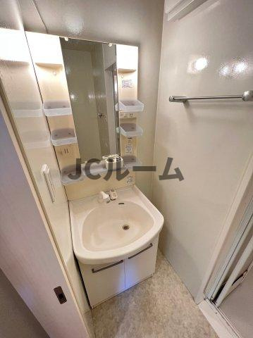 グランシャトーＢの洗面所|反転タイプの部屋の写真です