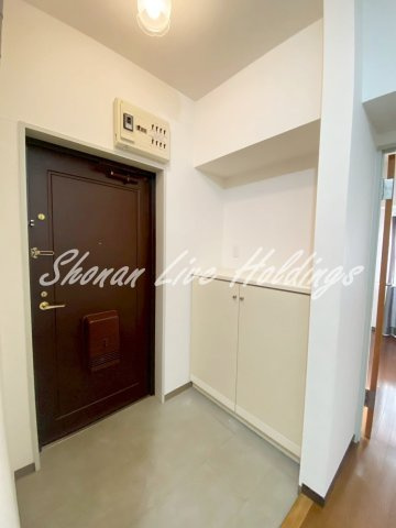 グリーンパーク横須賀中央の玄関|広々とした玄関には大型シューズボックス付き！