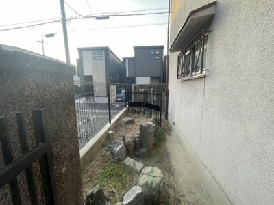 【庭】 | 荒木貸家