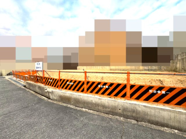 親王塚町土地の前面道路含む現地写真|西側道路は約6.5ｍと広く、18.7ｍ接道のため建築プランが入れやすい土地です。
