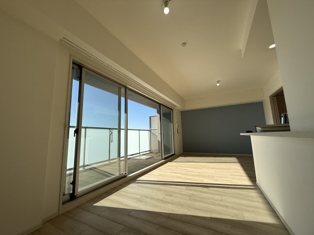 ユニハイム東住吉フォレストの居間・リビング|南向き陽当り良好