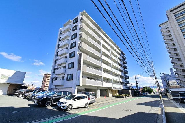 【外観】 | エイリックスタイルウィズ松島 | 駐車場一台無料で付いているので車をお持ちの方でも安心です。ペットOKなのでお探しの方におススメです！