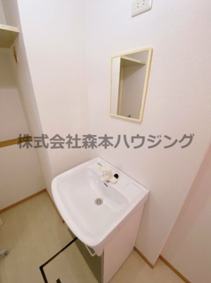【独立洗面台】 | 　シャトー東香里 | 朝の身支度には欠かせない独立洗面化粧台