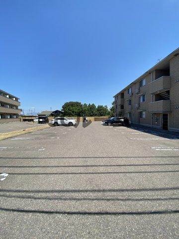 ハイツ９４３Ａの駐車場