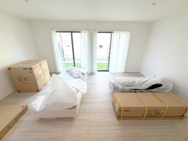 昭島市朝日町5丁目　新築分譲の居間・リビング