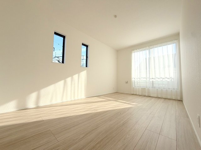 昭島市朝日町5丁目　新築分譲の洋室